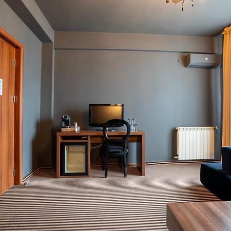 Alex&George Boutique Hotel Cluj-Napoca Exteriör bild