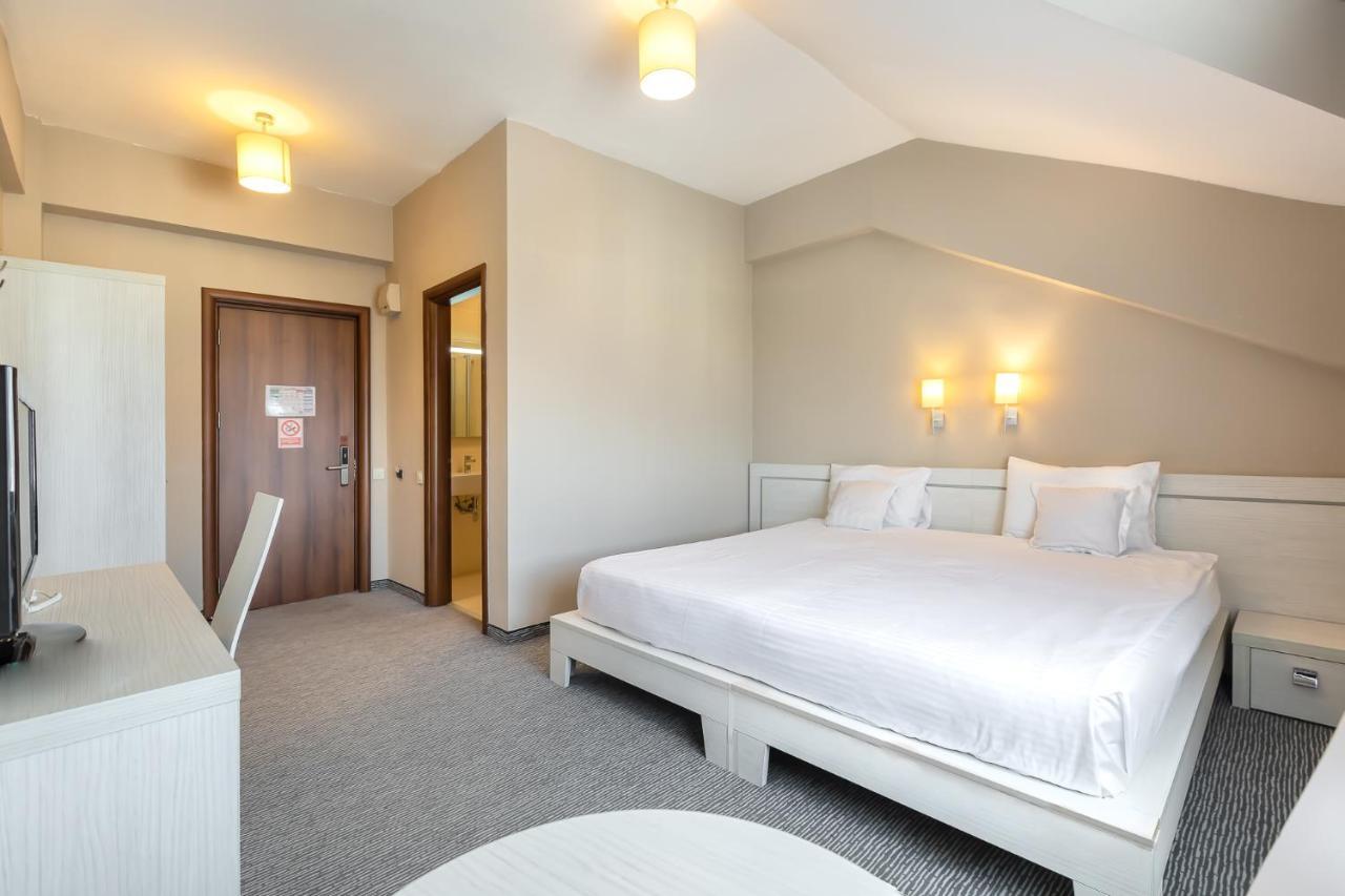 Alex&George Boutique Hotel Cluj-Napoca Exteriör bild