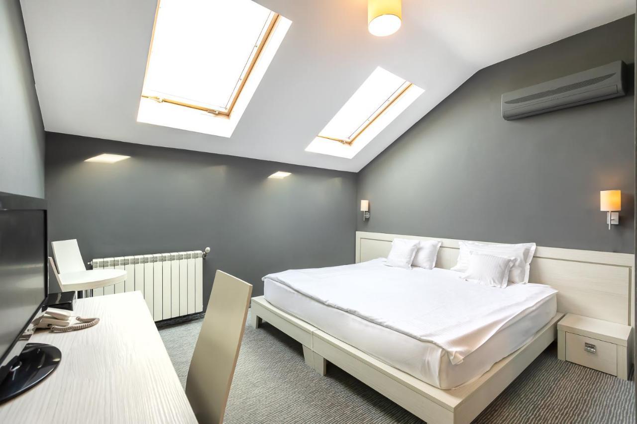 Alex&George Boutique Hotel Cluj-Napoca Exteriör bild