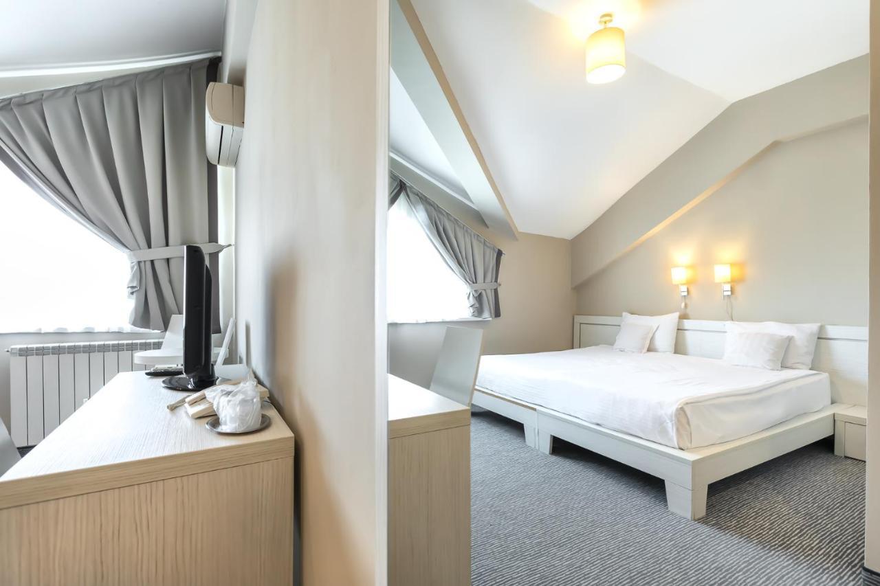 Alex&George Boutique Hotel Cluj-Napoca Exteriör bild