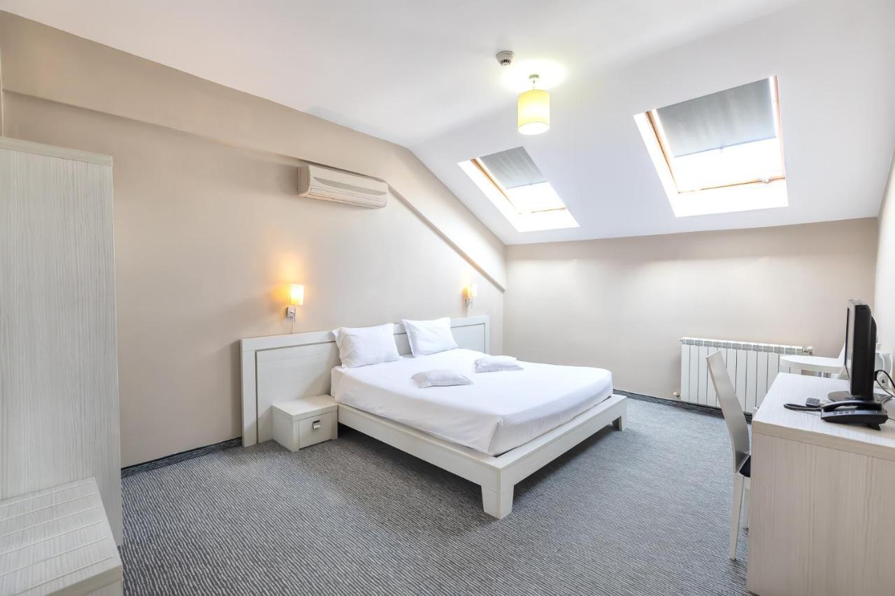 Alex&George Boutique Hotel Cluj-Napoca Exteriör bild