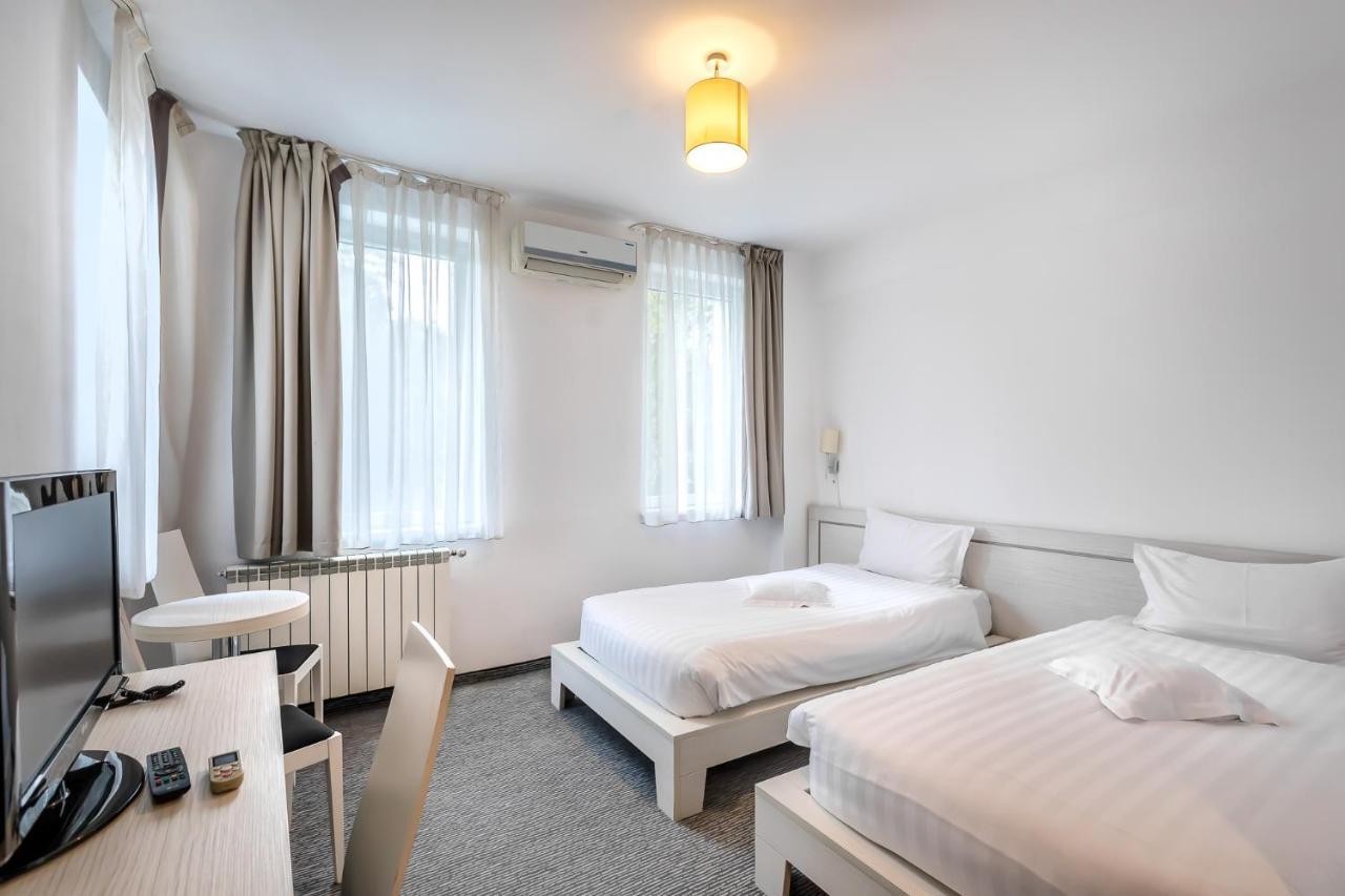 Alex&George Boutique Hotel Cluj-Napoca Exteriör bild