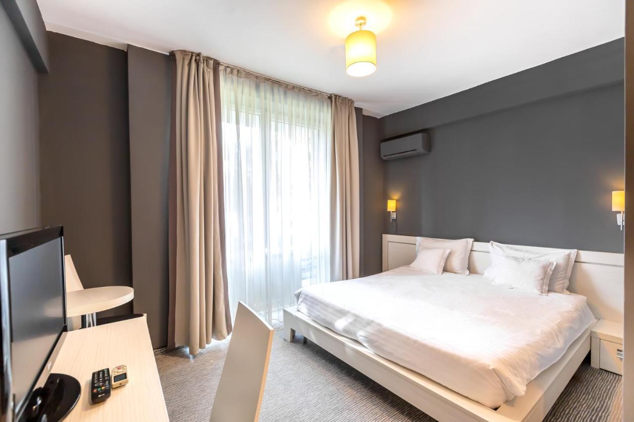 Alex&George Boutique Hotel Cluj-Napoca Exteriör bild