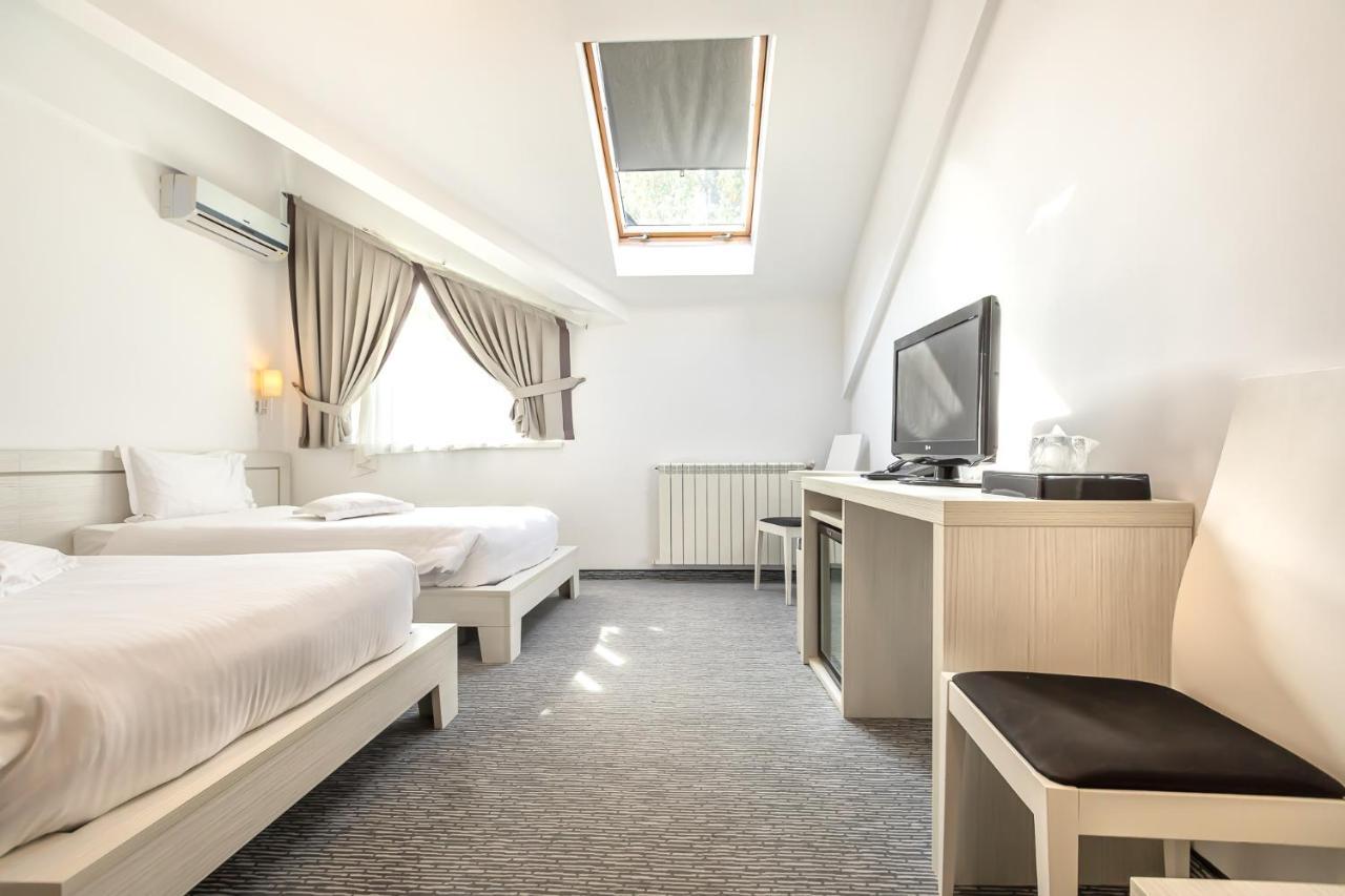 Alex&George Boutique Hotel Cluj-Napoca Exteriör bild