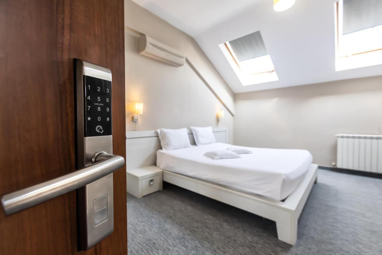 Alex&George Boutique Hotel Cluj-Napoca Exteriör bild