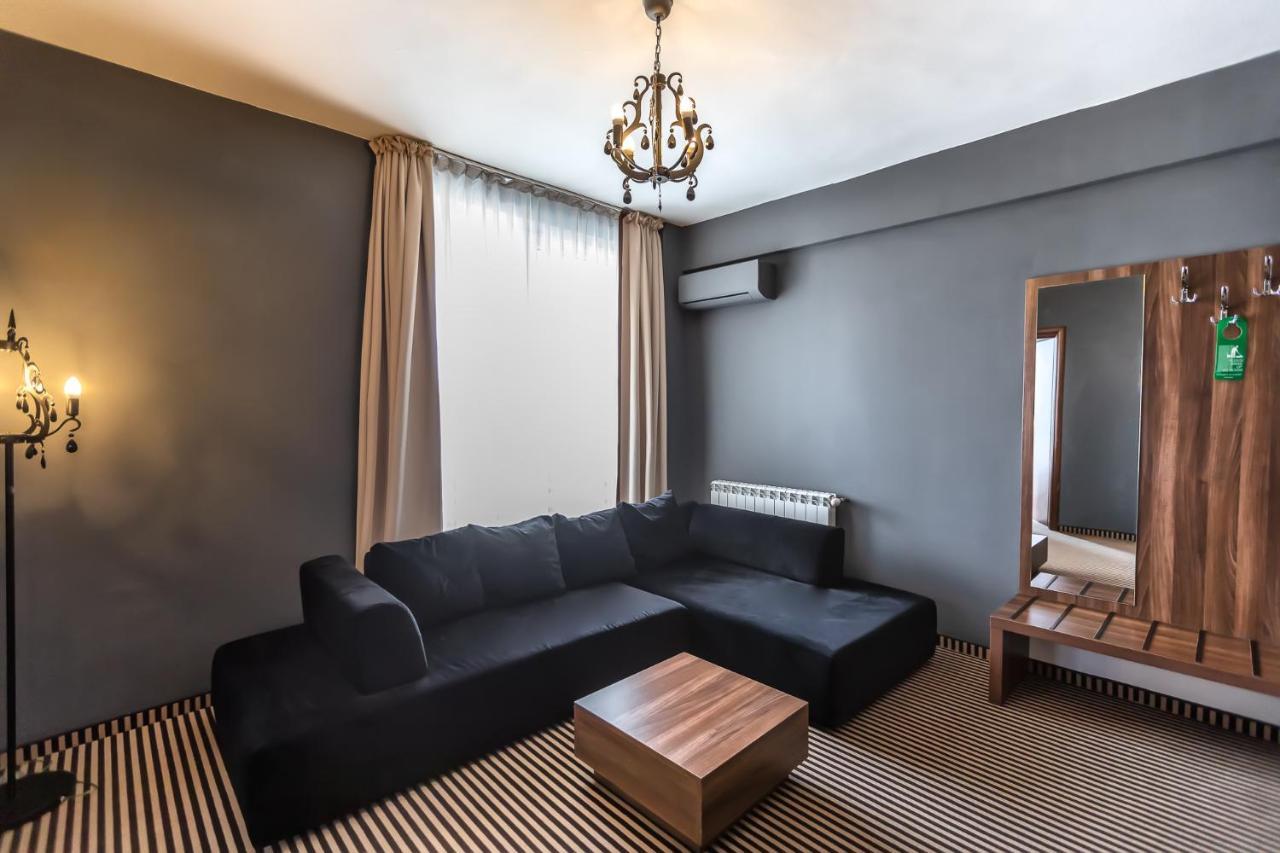 Alex&George Boutique Hotel Cluj-Napoca Exteriör bild