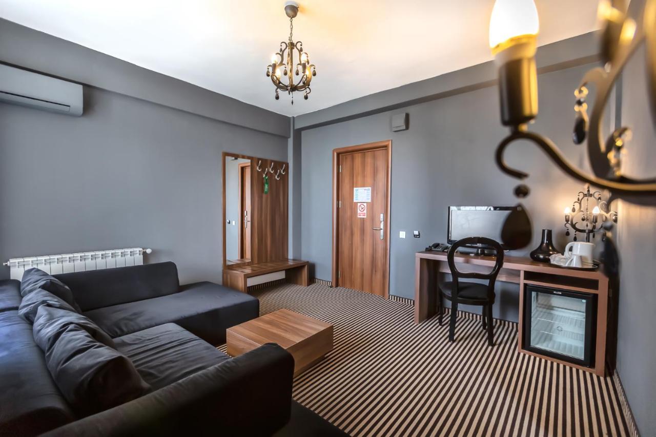 Alex&George Boutique Hotel Cluj-Napoca Exteriör bild