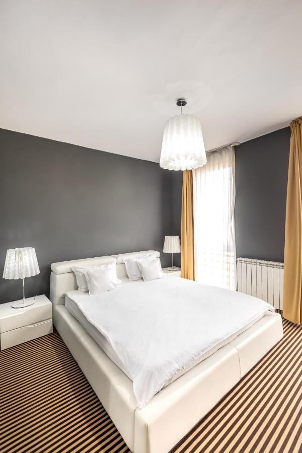 Alex&George Boutique Hotel Cluj-Napoca Exteriör bild