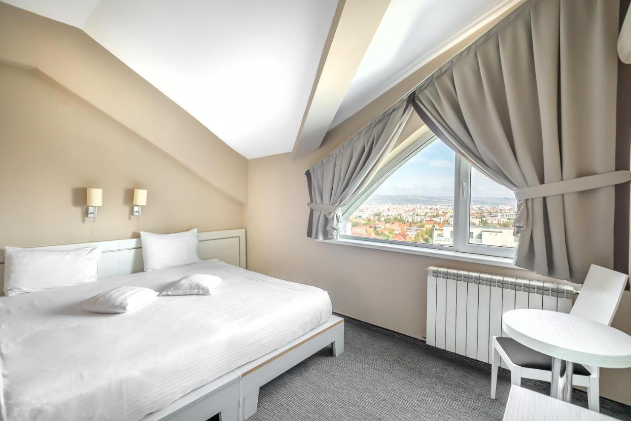 Alex&George Boutique Hotel Cluj-Napoca Exteriör bild
