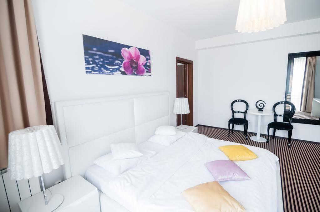Alex&George Boutique Hotel Cluj-Napoca Exteriör bild