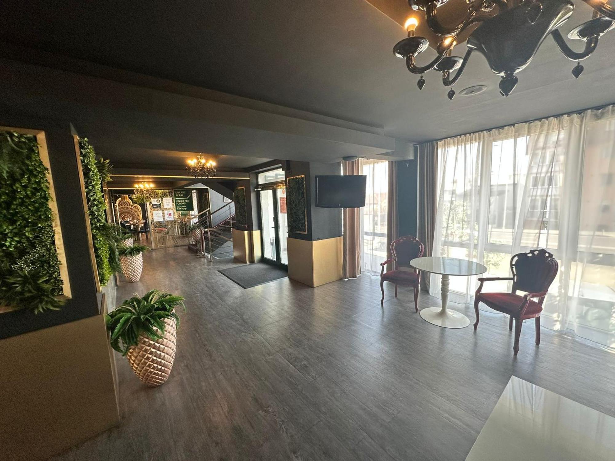 Alex&George Boutique Hotel Cluj-Napoca Exteriör bild