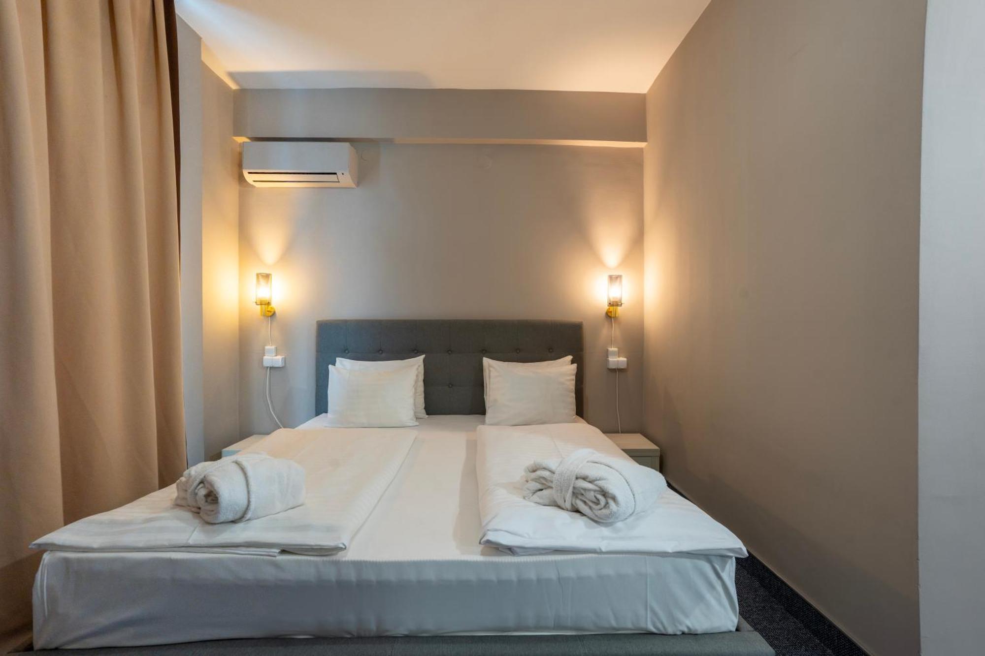Alex&George Boutique Hotel Cluj-Napoca Exteriör bild