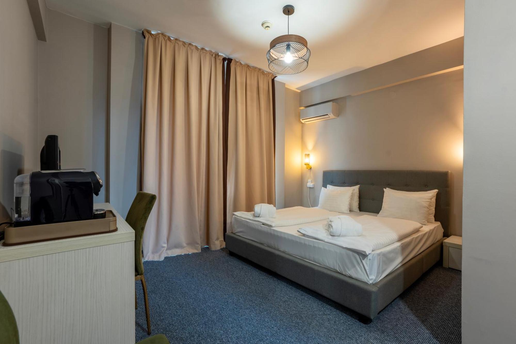 Alex&George Boutique Hotel Cluj-Napoca Exteriör bild