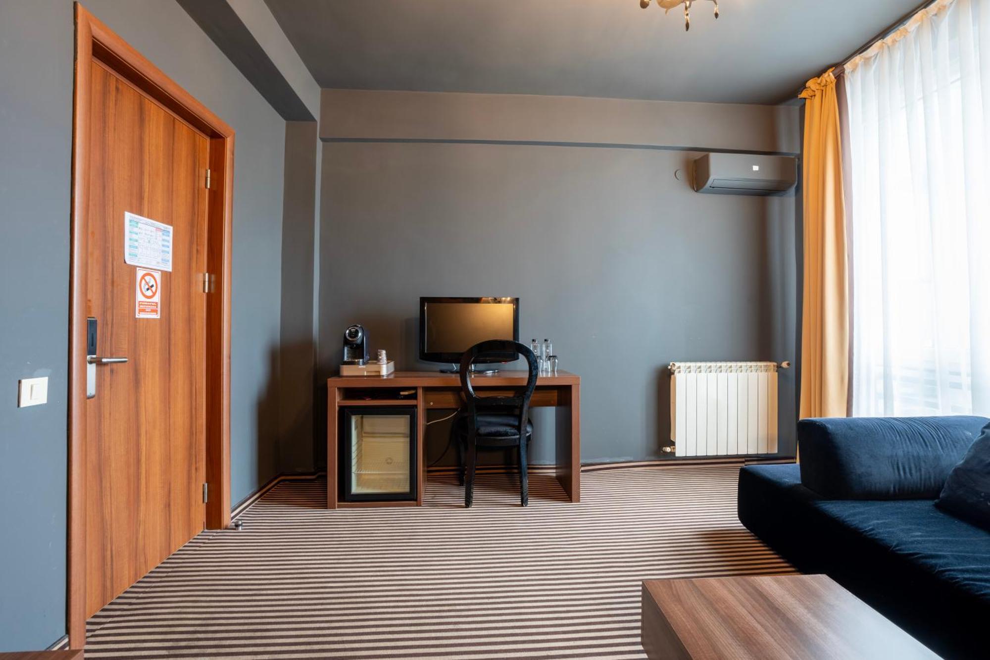 Alex&George Boutique Hotel Cluj-Napoca Exteriör bild