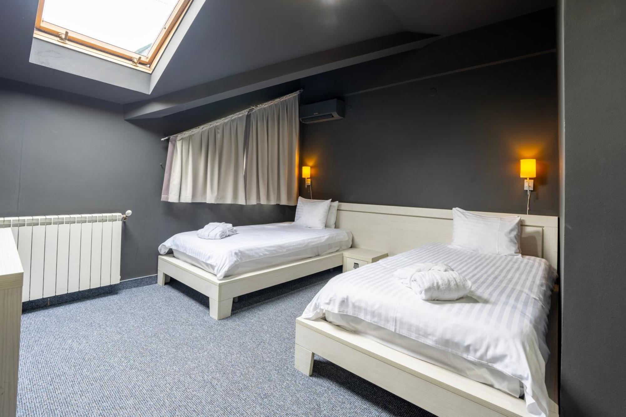 Alex&George Boutique Hotel Cluj-Napoca Exteriör bild