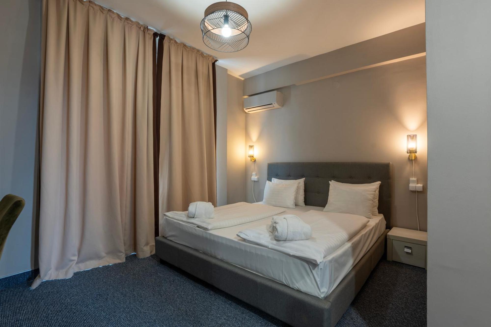 Alex&George Boutique Hotel Cluj-Napoca Exteriör bild