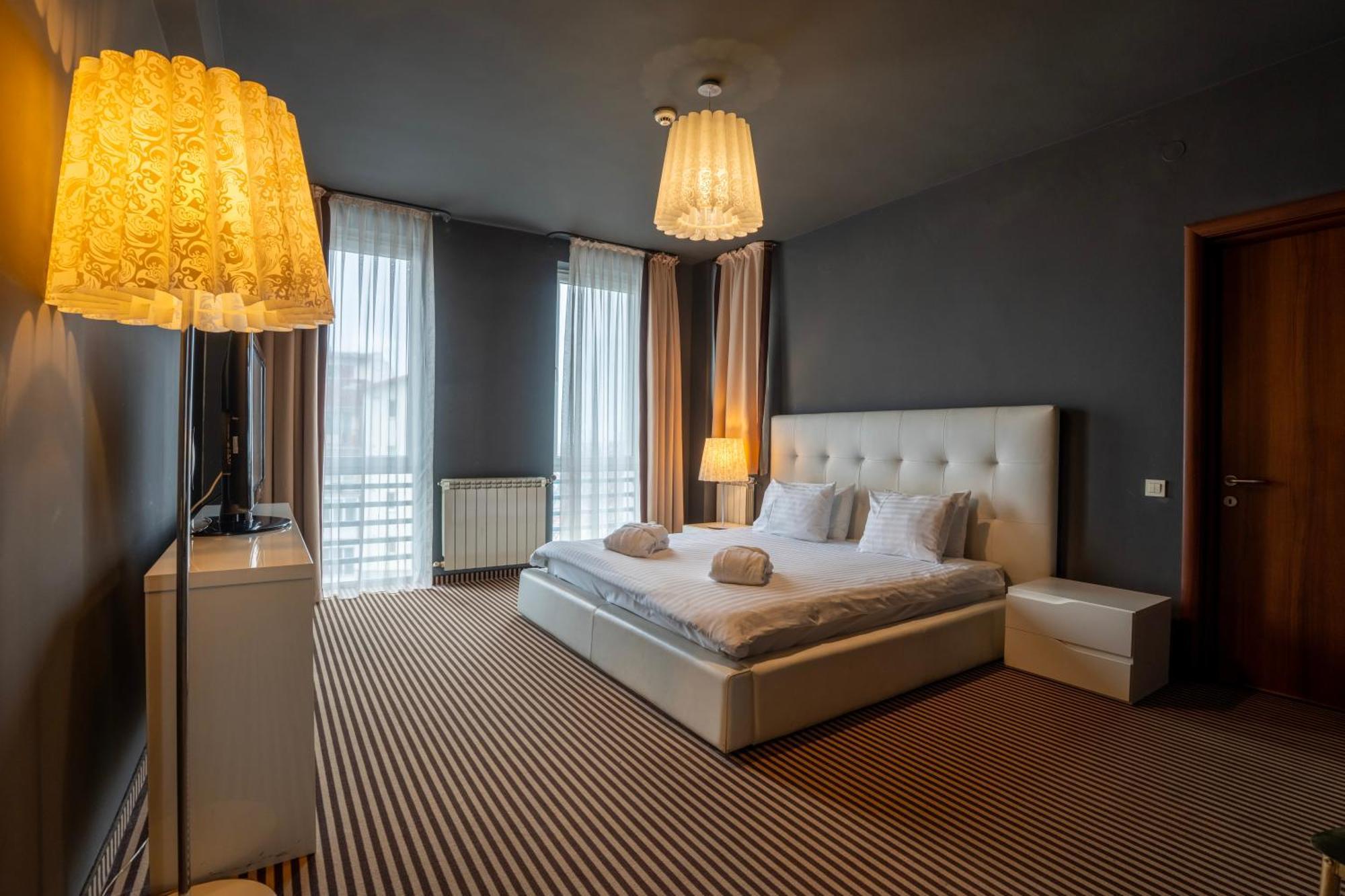 Alex&George Boutique Hotel Cluj-Napoca Exteriör bild