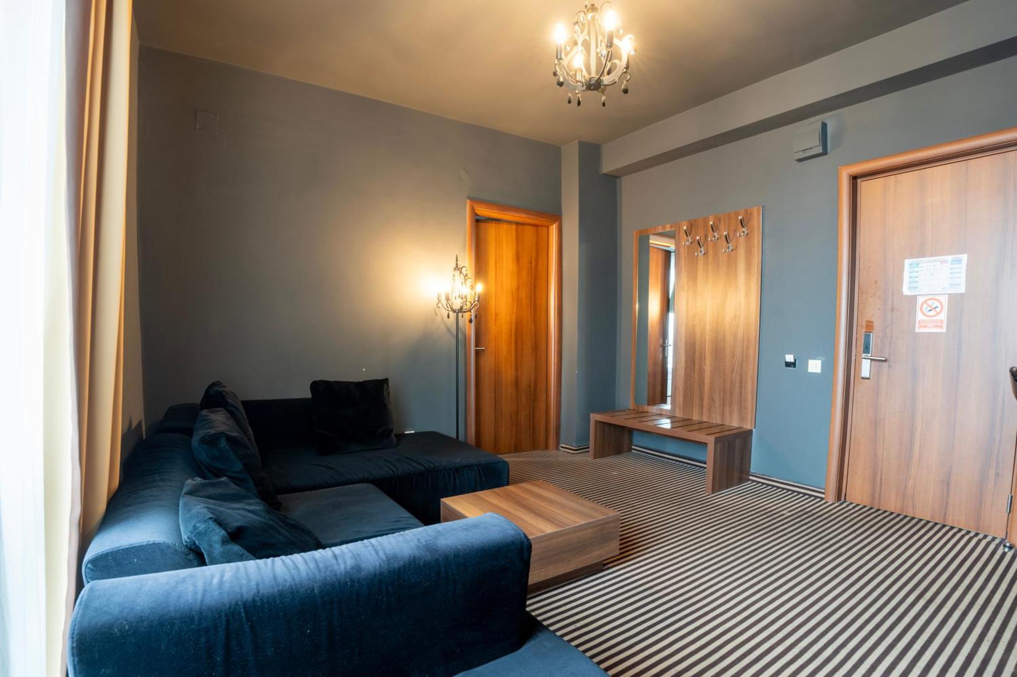 Alex&George Boutique Hotel Cluj-Napoca Exteriör bild