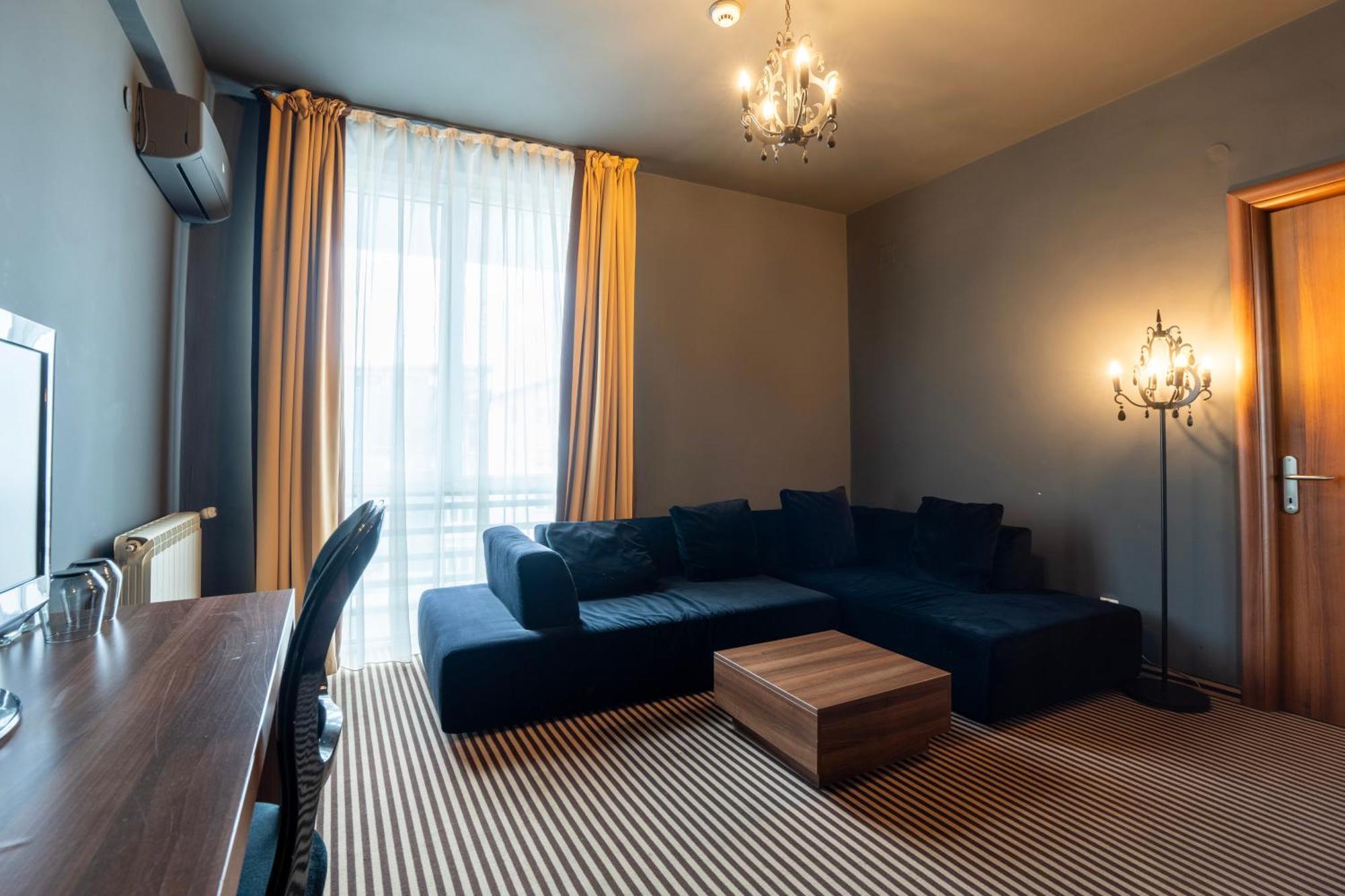 Alex&George Boutique Hotel Cluj-Napoca Exteriör bild