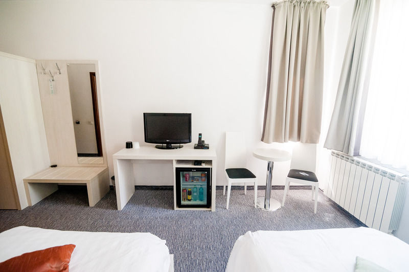 Alex&George Boutique Hotel Cluj-Napoca Exteriör bild