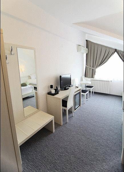 Alex&George Boutique Hotel Cluj-Napoca Exteriör bild