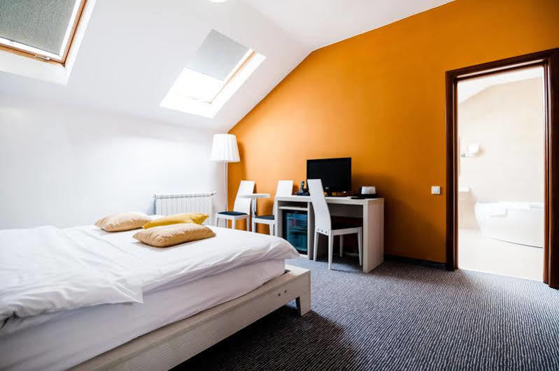 Alex&George Boutique Hotel Cluj-Napoca Exteriör bild