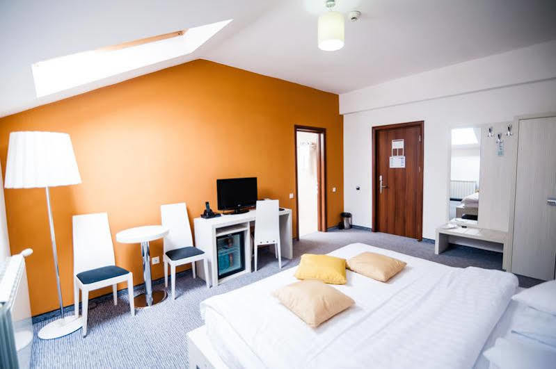 Alex&George Boutique Hotel Cluj-Napoca Exteriör bild